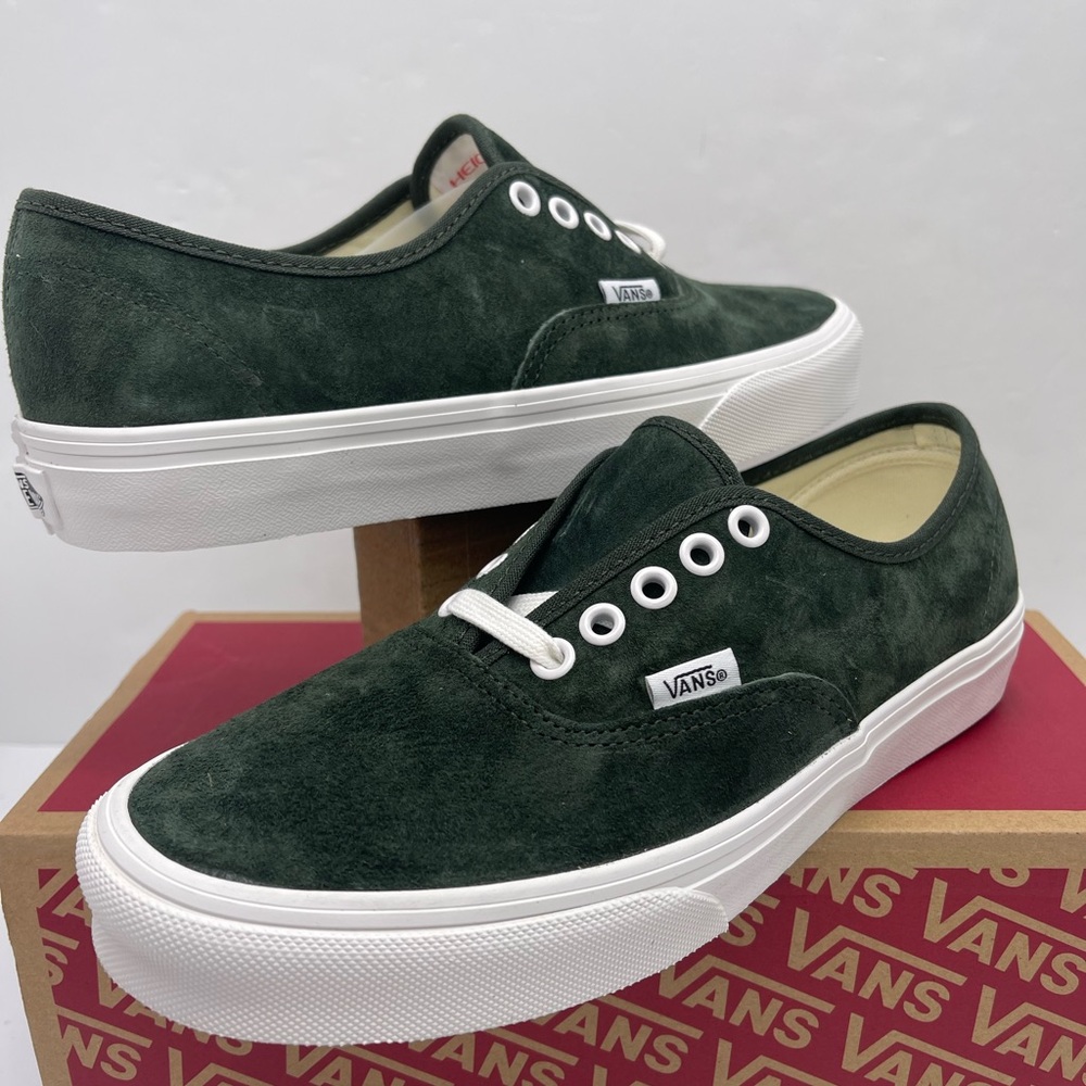 Vans WMNS Dark Green Suede Sneakers Authentic
Pig Suede Dried Kelp
VN000D7YEMU - Picture 8 of 16